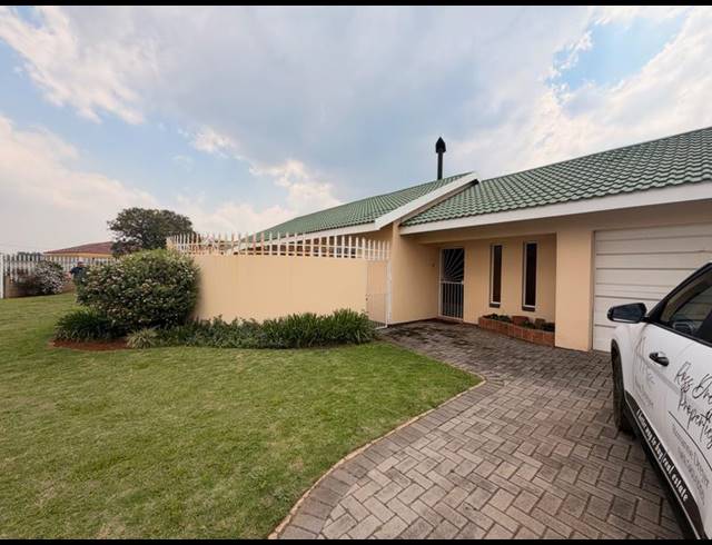 3 BEDROOM HOUSE FOR SALE IN UNITAS PARK